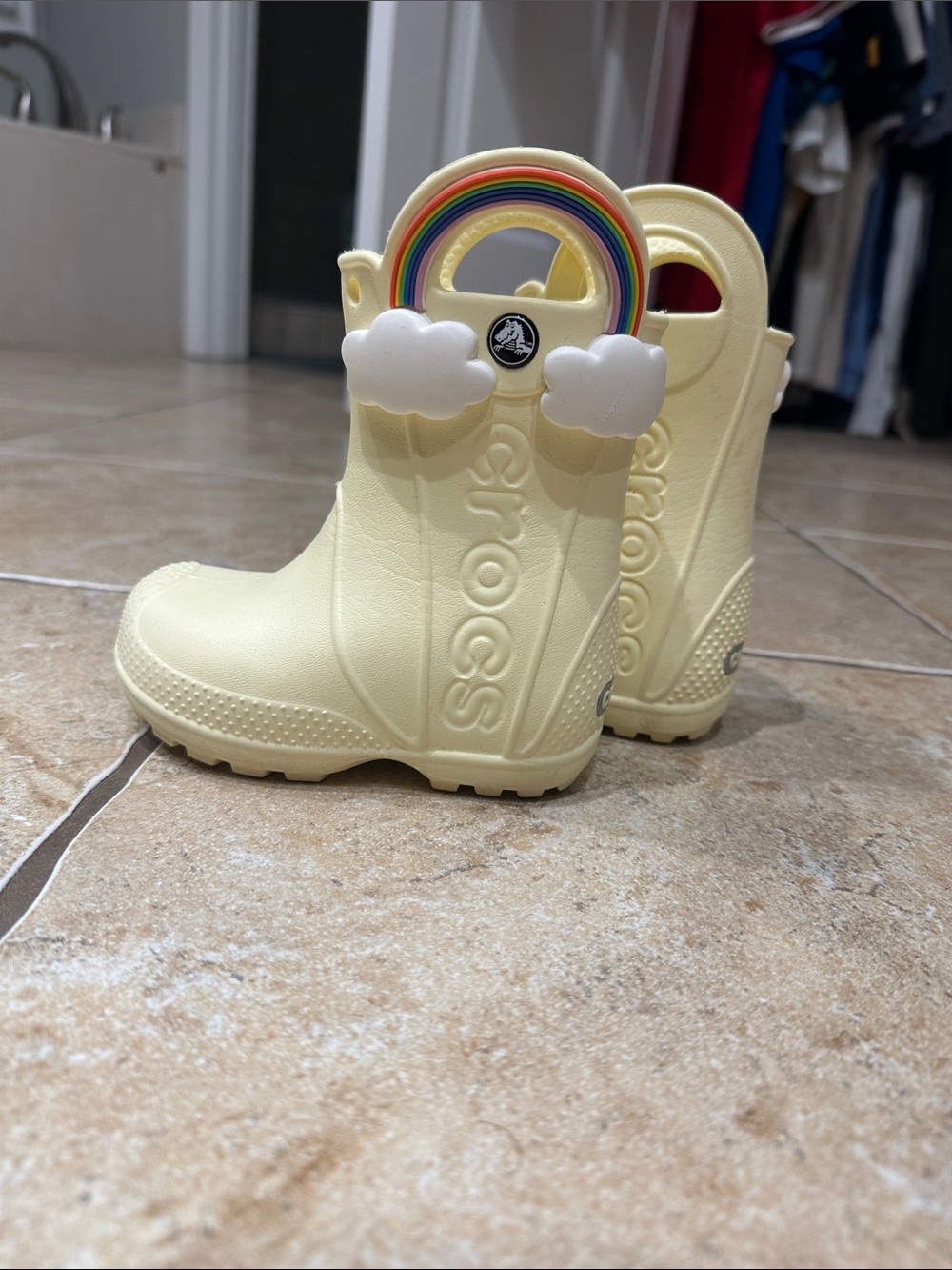 CROCS Kids Pale Yellow Rain Boots with Rainbow & Cloud Charm